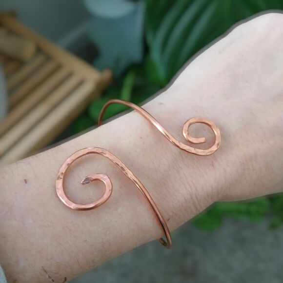 Hammered Copper Wire Cuff Bracelet, One Size, Adjustable, Upcycled Jewelry - Picture 8 of 8
